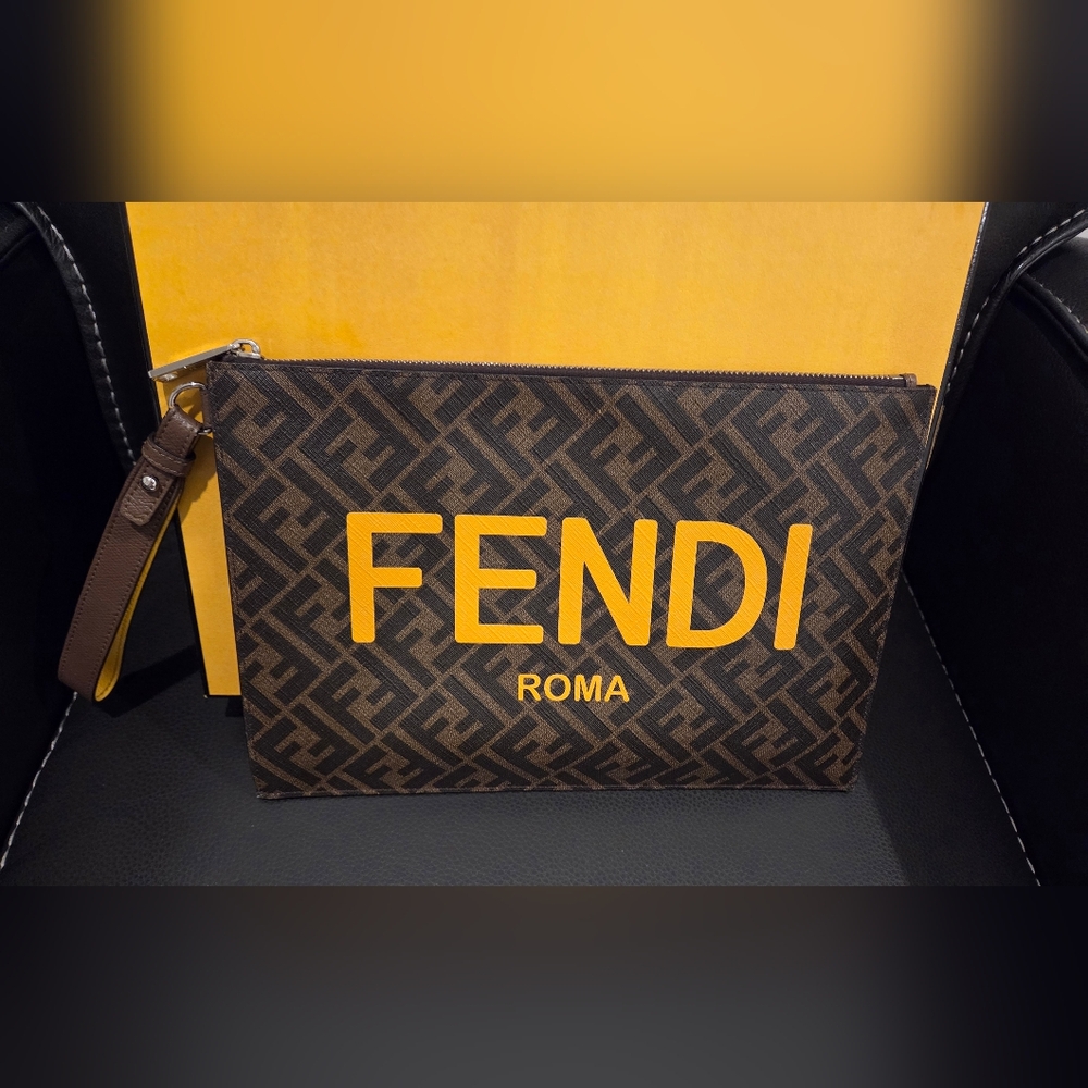 Fendi Cluth